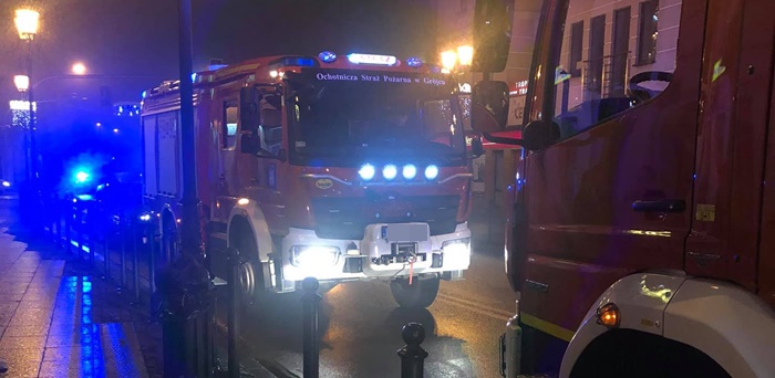 Tragiczny pożar mieszkania w Grójcu. Strażacy znaleźli ciało kobiety.