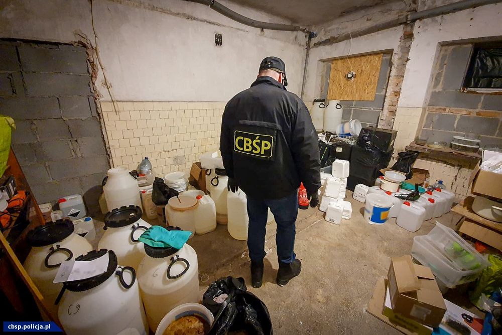 CBŚP i KWP zlikwidowało laboratorium metamfetaminy, które znajdowało się w pomieszczeniach gospodarczych na terenie powiatu grójeckiego