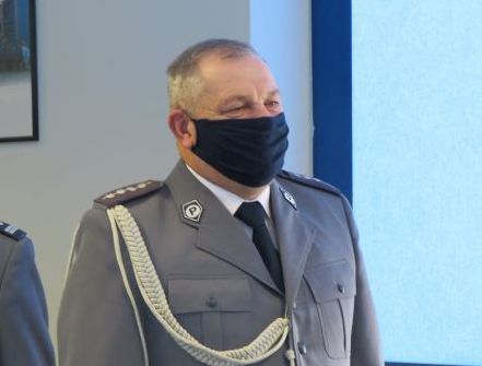 Podziękowanie za ponad 31 lat służby. Nowomiejski dzielnicowy odchodzi na emeryturę.