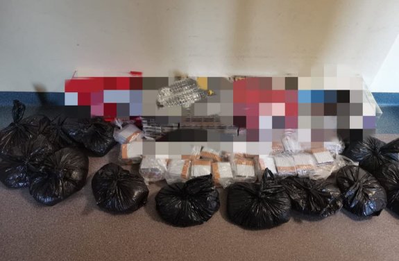 Handlował na targowisku w Warce nielegalnymi papierosami i alkoholem 